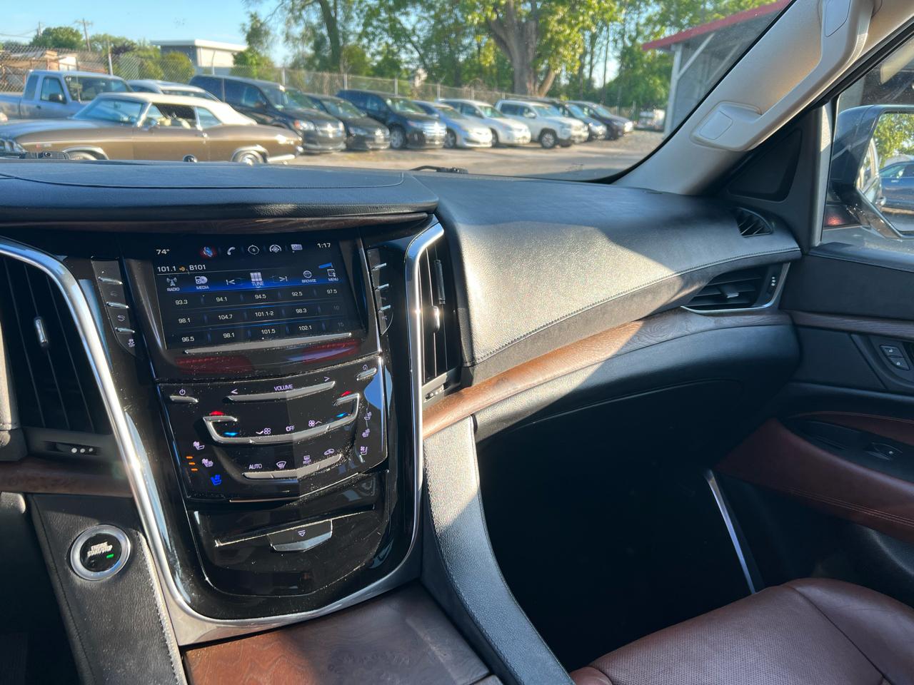 Cadillac Escalade Luxury 4WD 2017