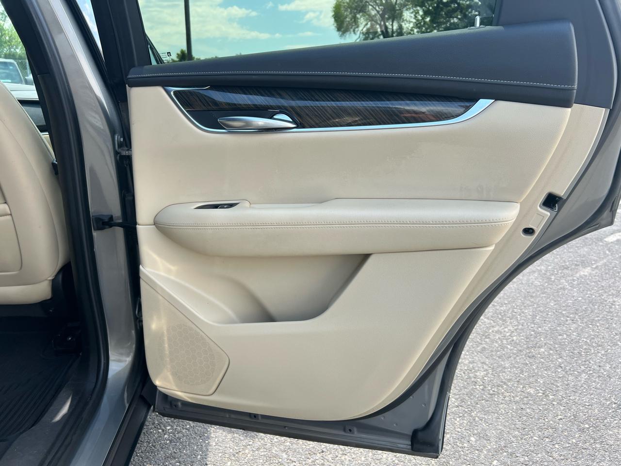 Cadillac XT5 Base AWD 2019