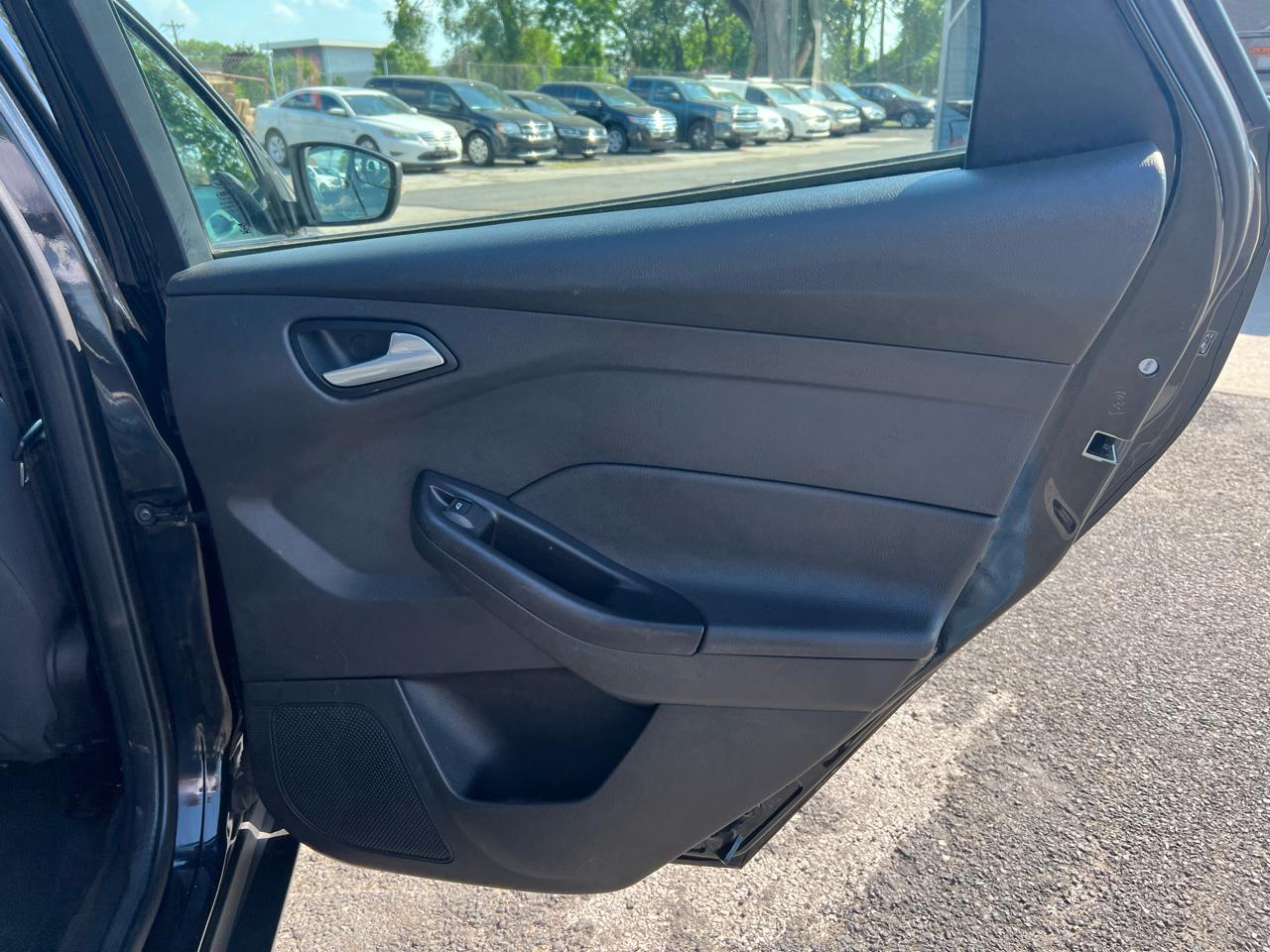 Ford Focus SE Hatch 2013