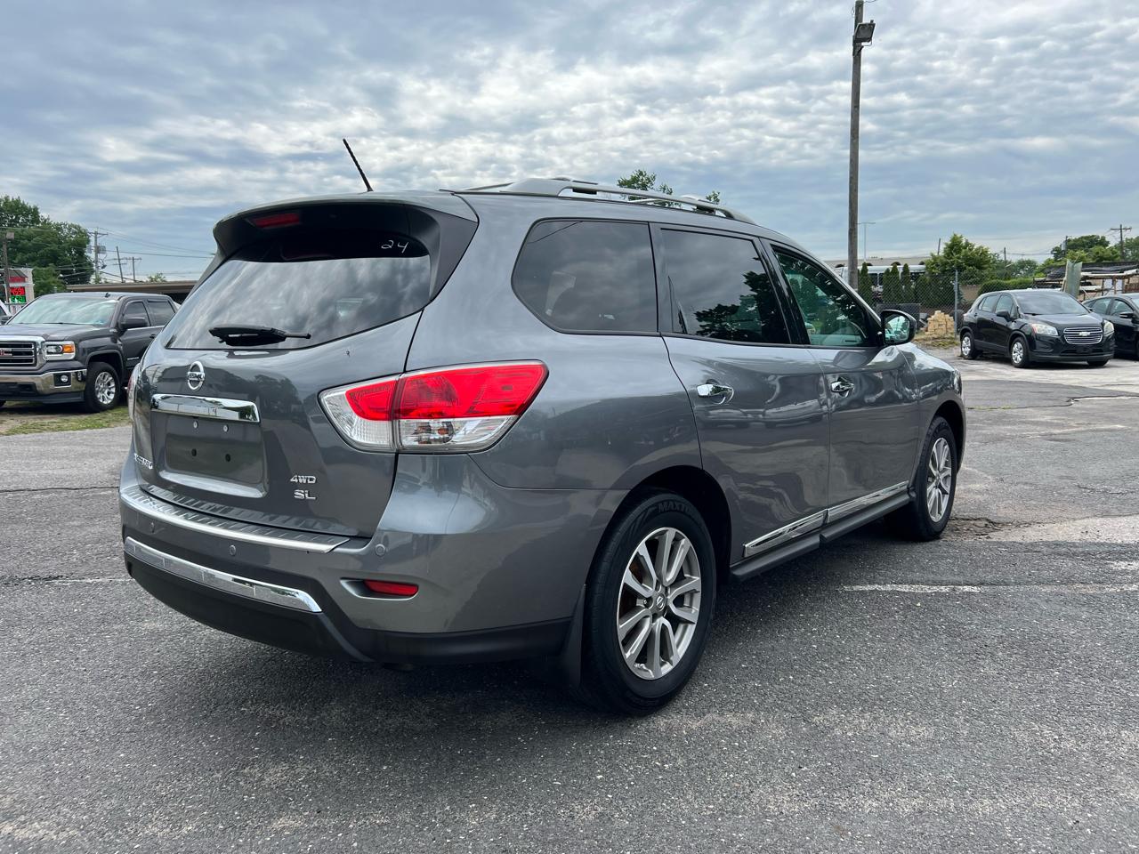Nissan Pathfinder SV 4WD 2015