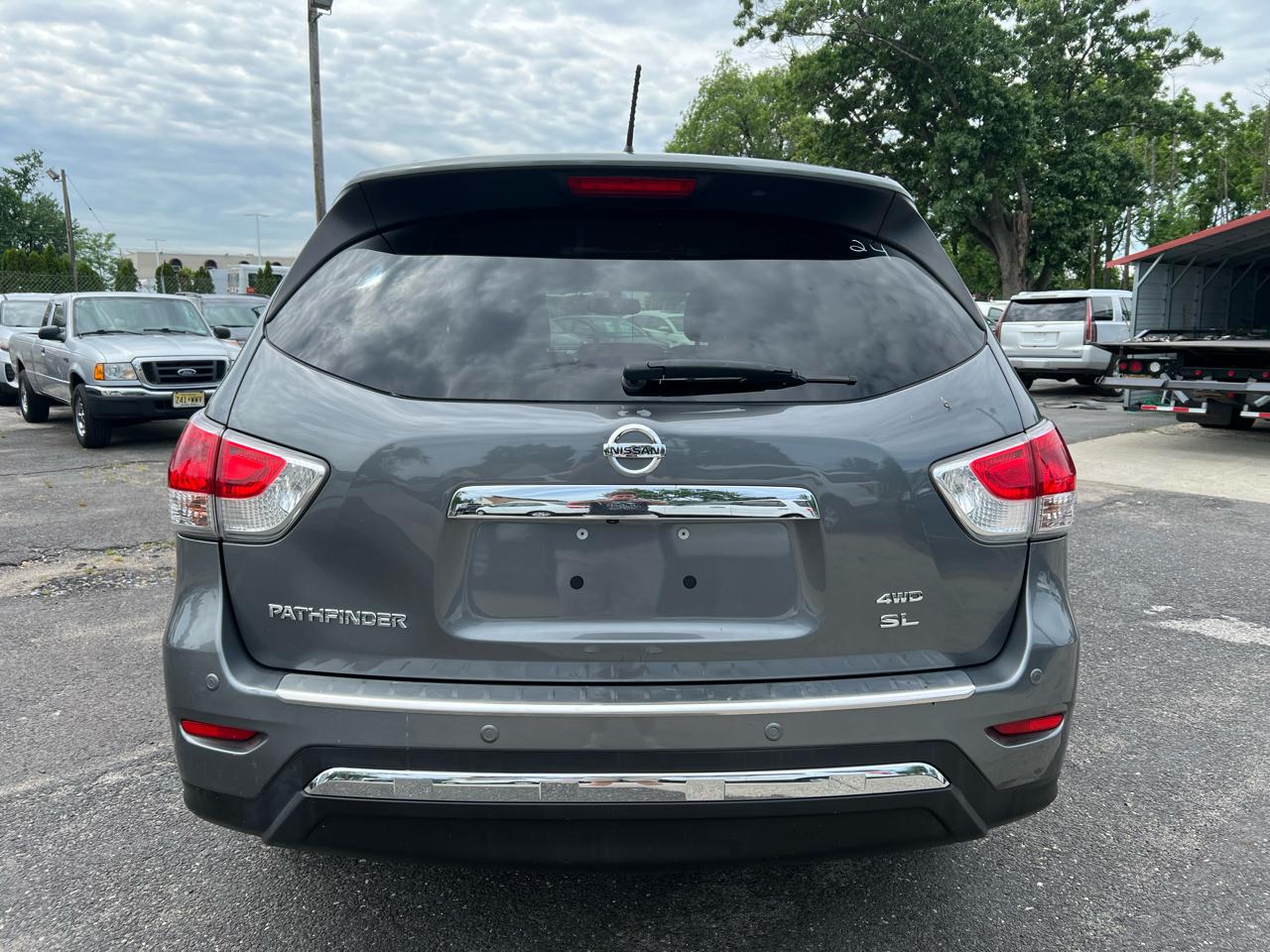 Nissan Pathfinder SV 4WD 2015