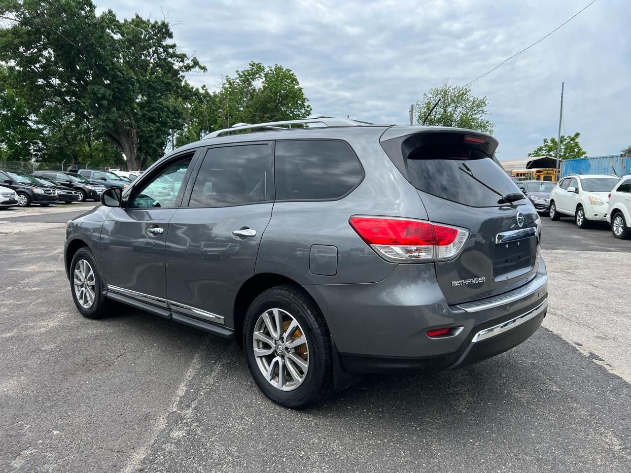 Nissan Pathfinder SV 4WD 2015