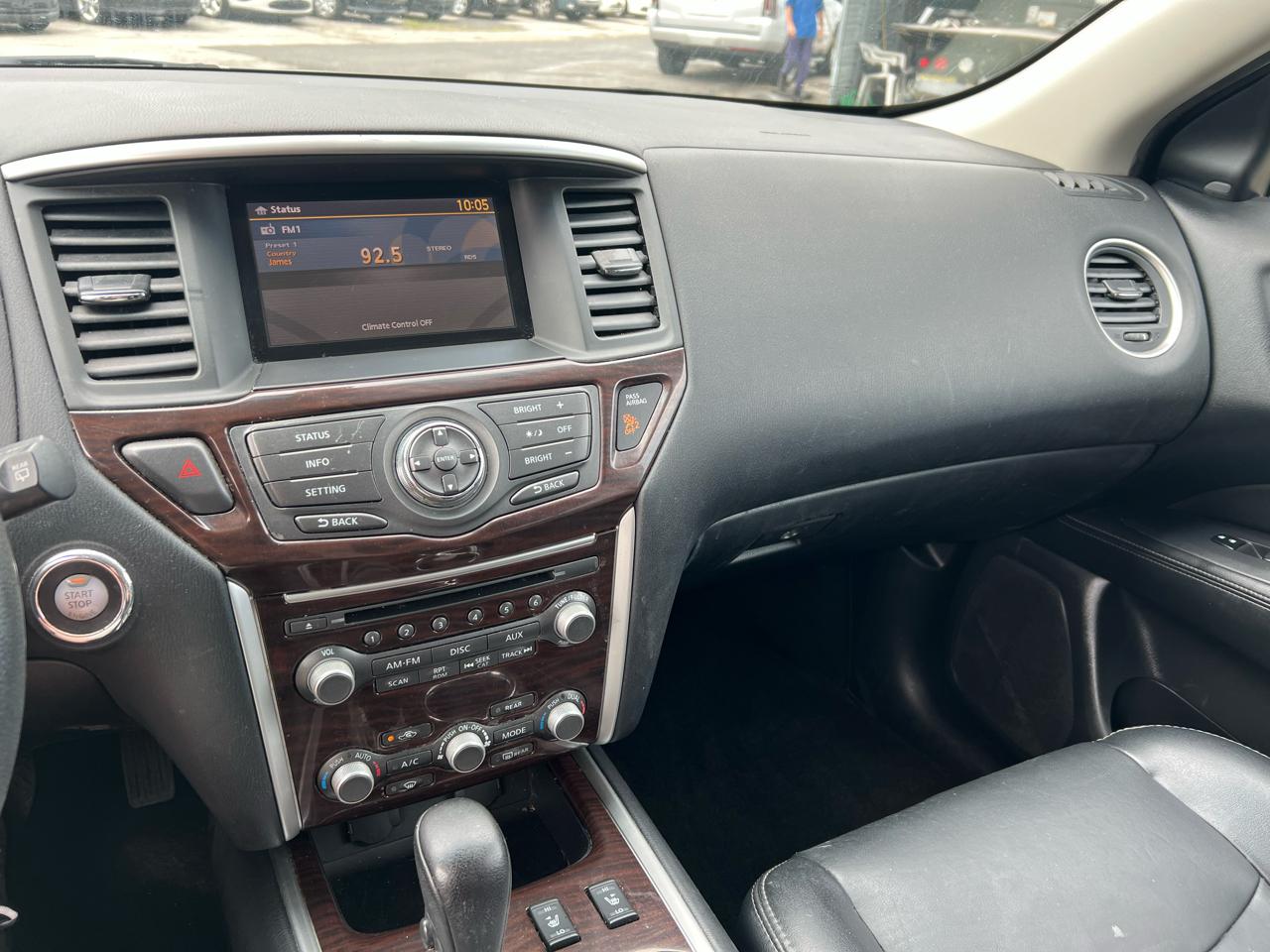 Nissan Pathfinder SV 4WD 2015