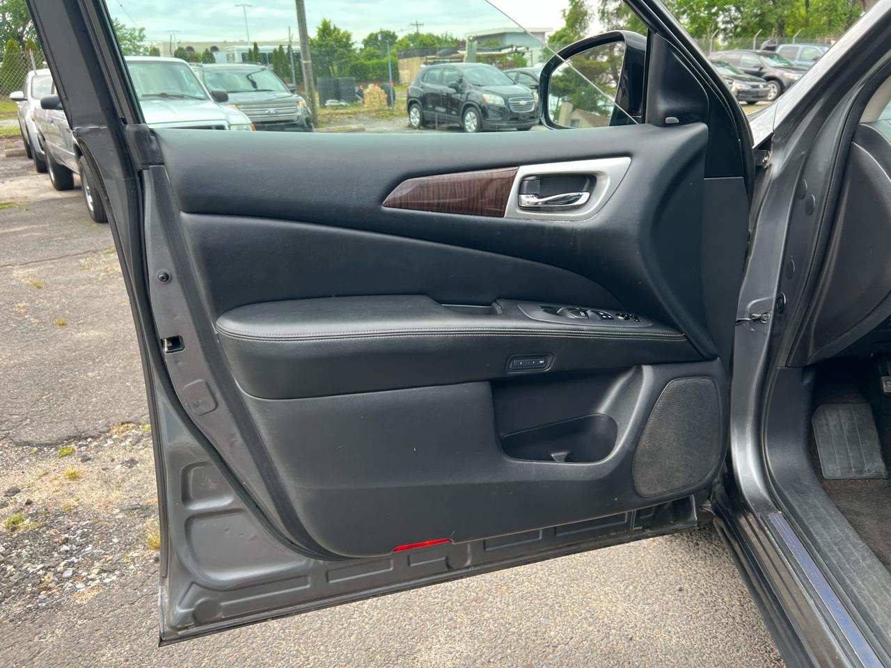 Nissan Pathfinder SV 4WD 2015