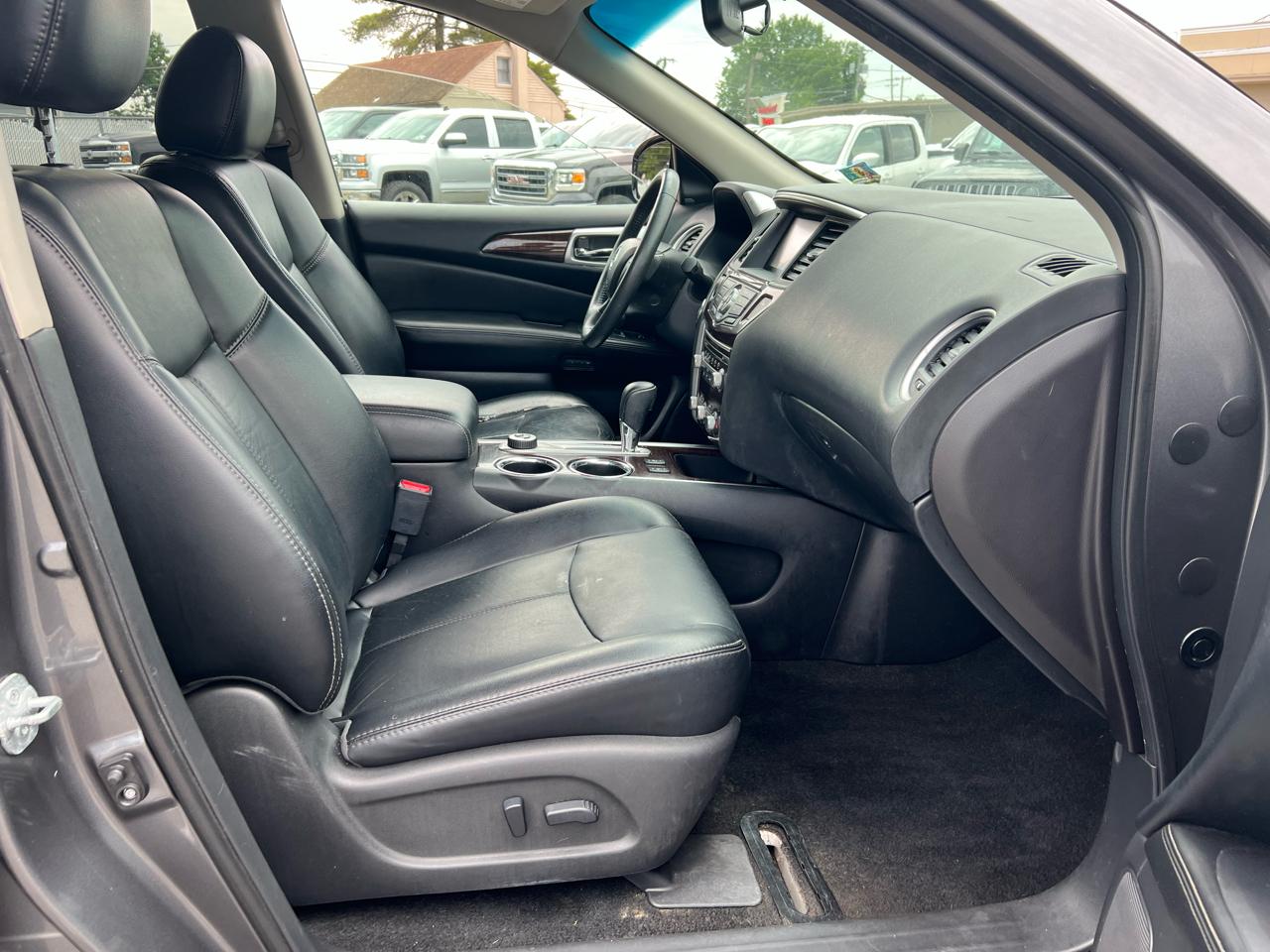 Nissan Pathfinder SV 4WD 2015