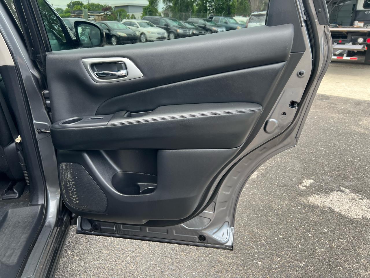 Nissan Pathfinder SV 4WD 2015