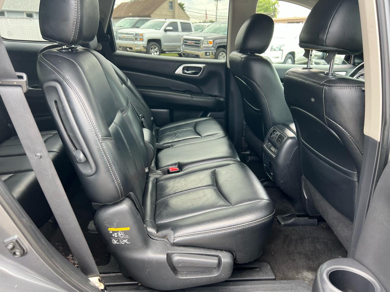 Nissan Pathfinder SV 4WD 2015