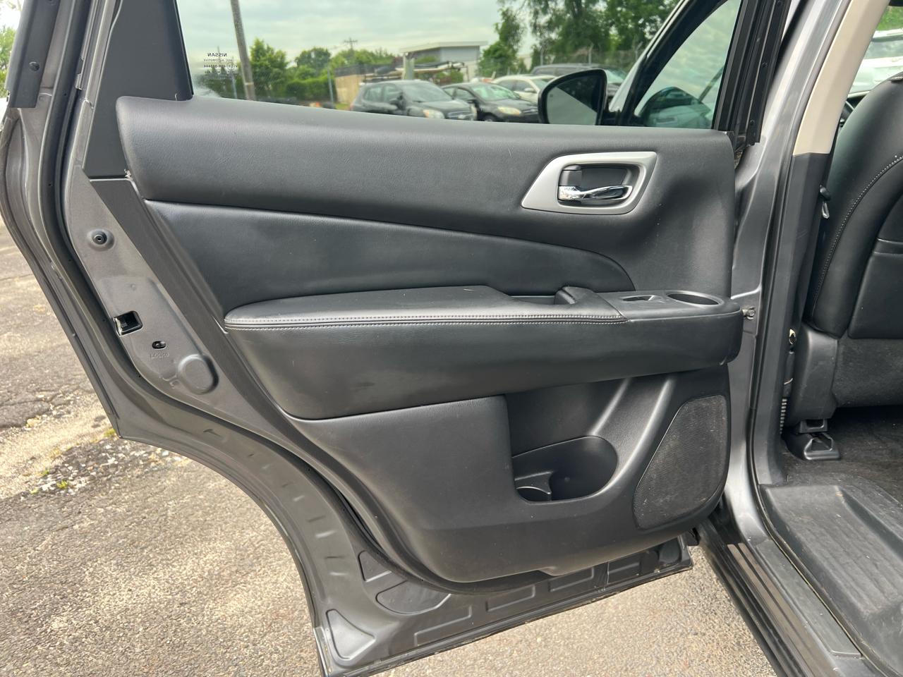 Nissan Pathfinder SV 4WD 2015