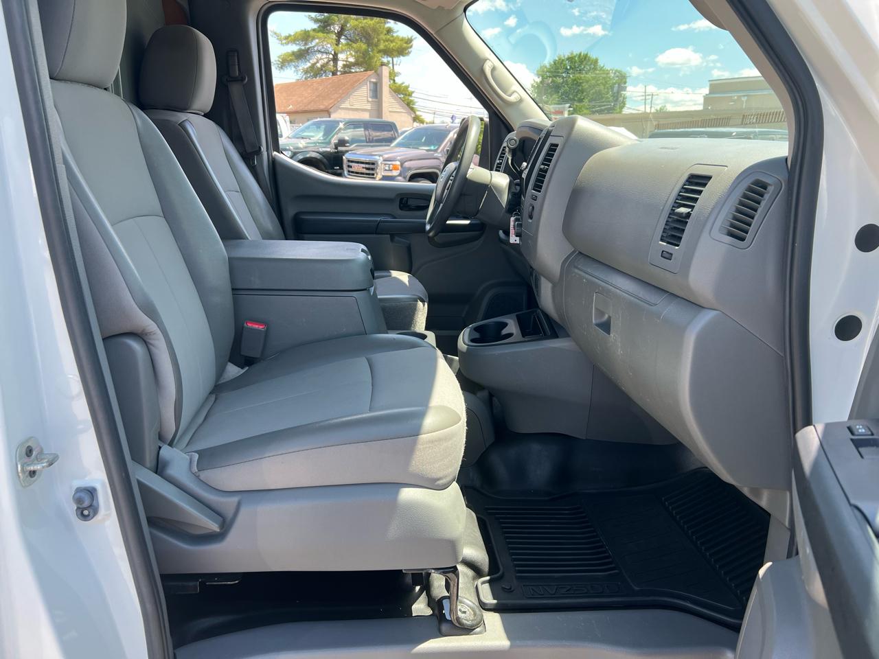 Nissan NV 2500  2019