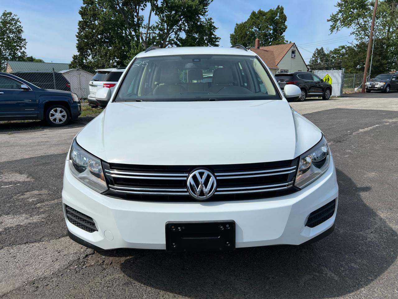 Volkswagen Tiguan S 2017