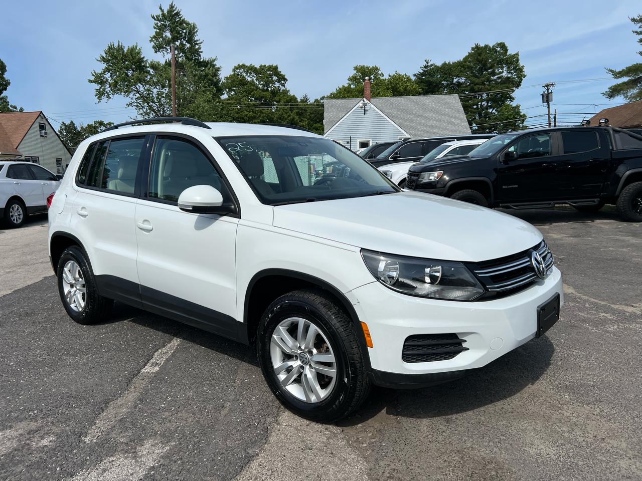 Volkswagen Tiguan S 2017