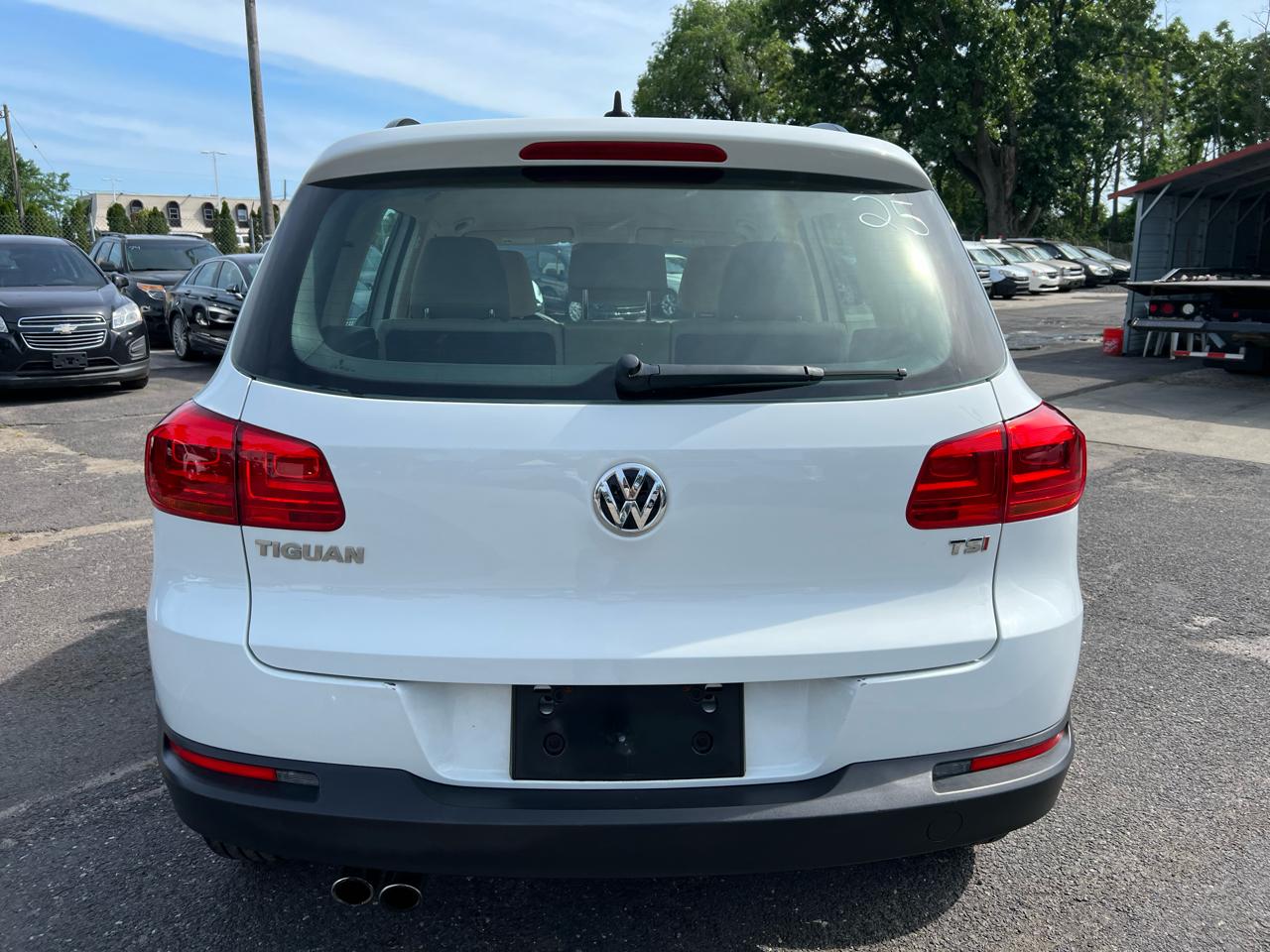 Volkswagen Tiguan S 2017