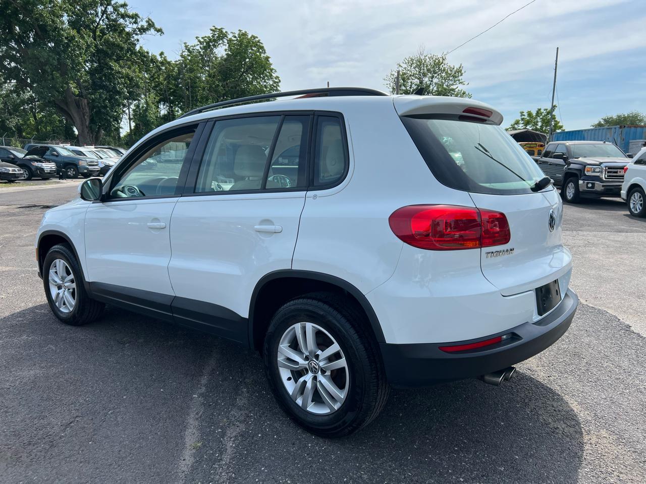 Volkswagen Tiguan S 2017