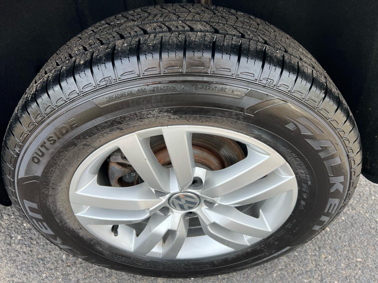 Volkswagen Tiguan S 2017
