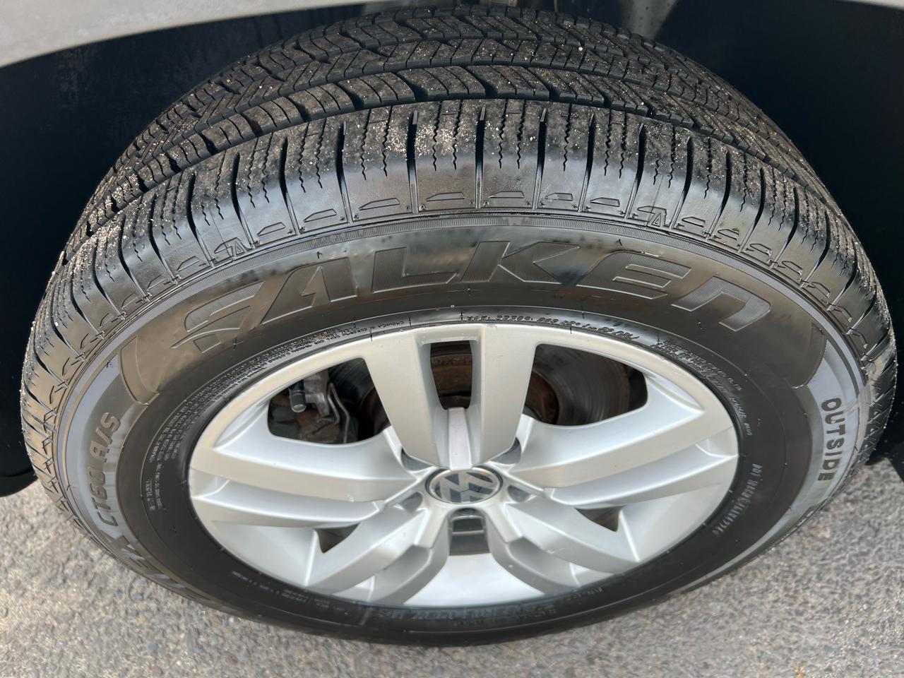 Volkswagen Tiguan S 2017