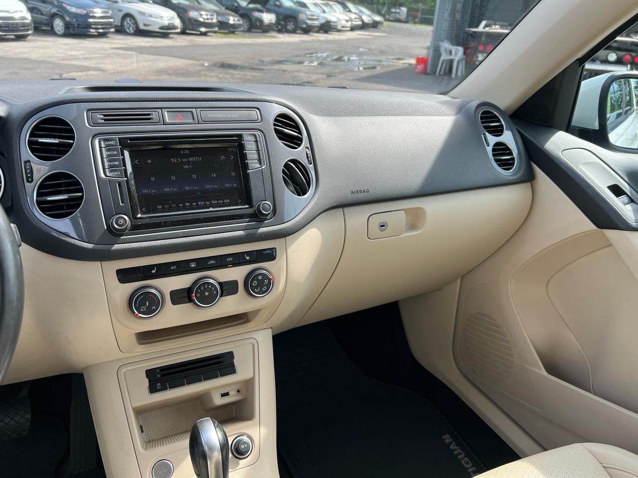 Volkswagen Tiguan S 2017