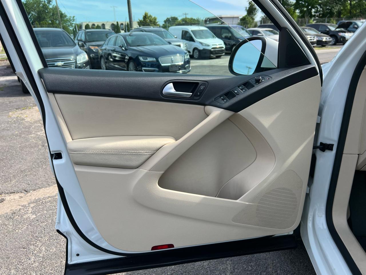 Volkswagen Tiguan S 2017