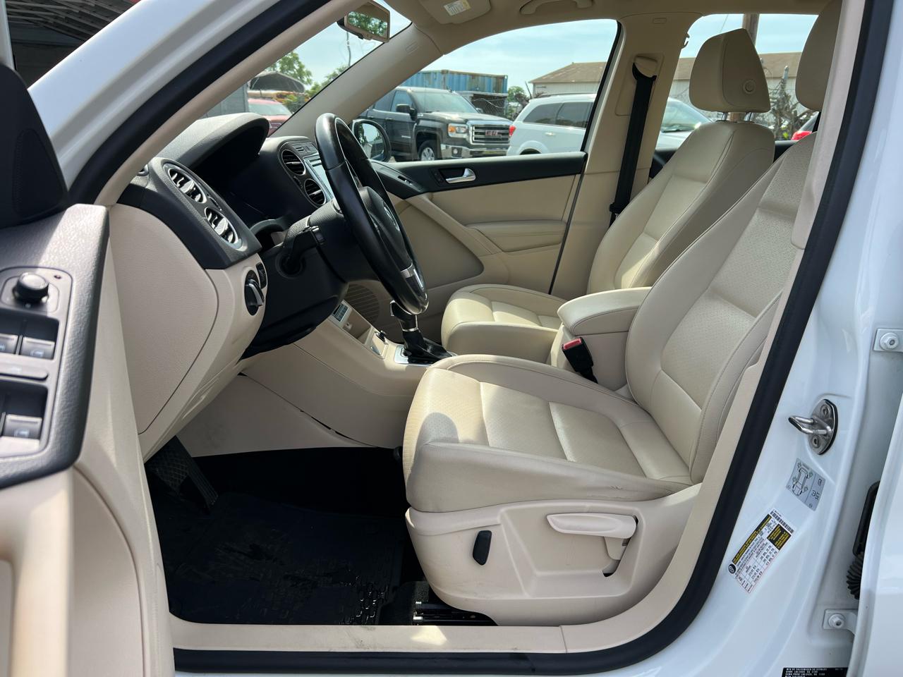 Volkswagen Tiguan S 2017