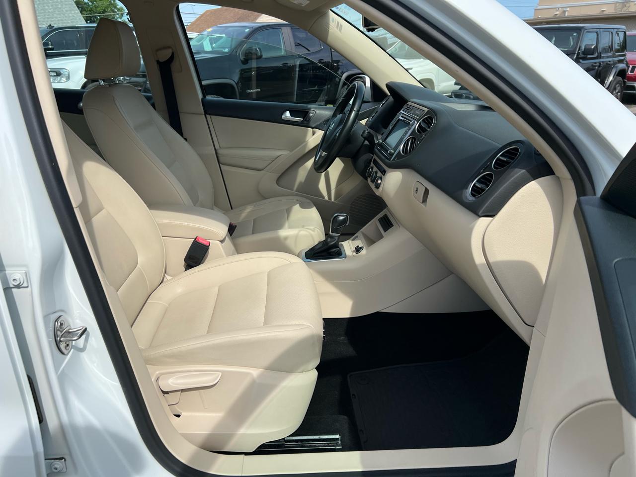 Volkswagen Tiguan S 2017