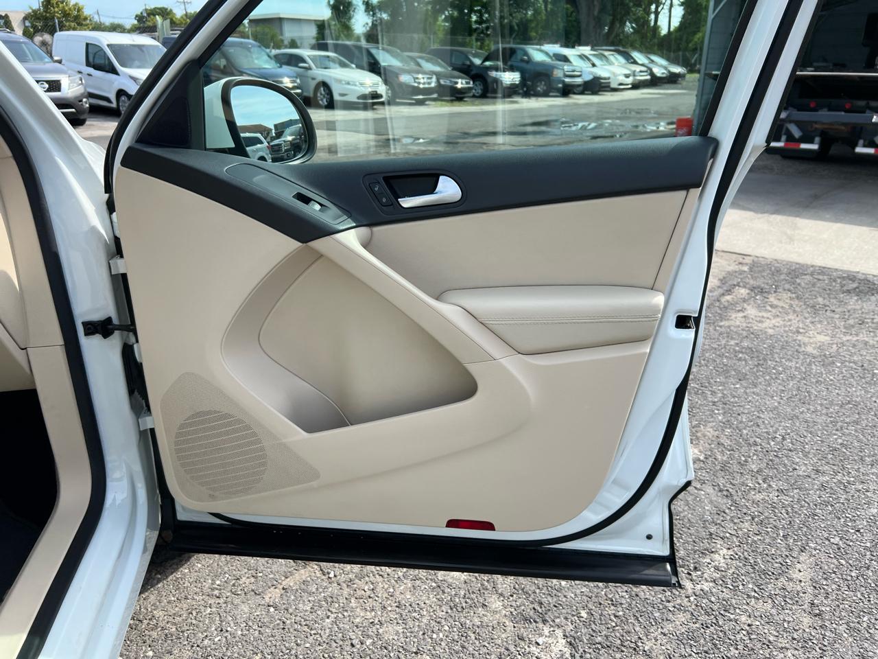 Volkswagen Tiguan S 2017