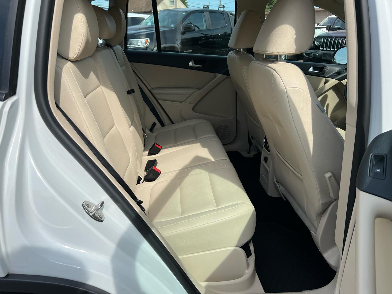 Volkswagen Tiguan S 2017