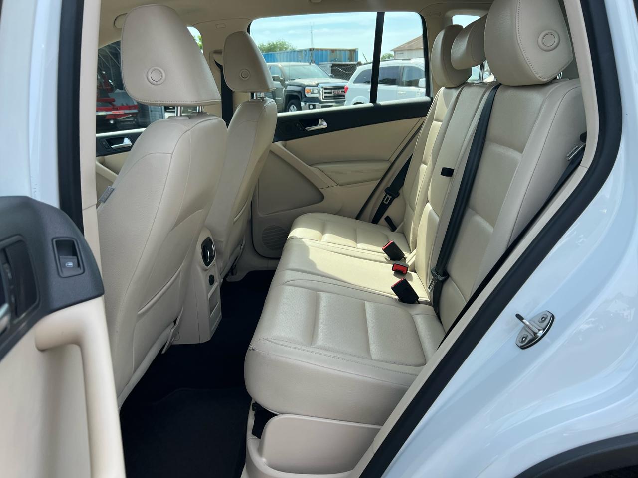 Volkswagen Tiguan S 2017