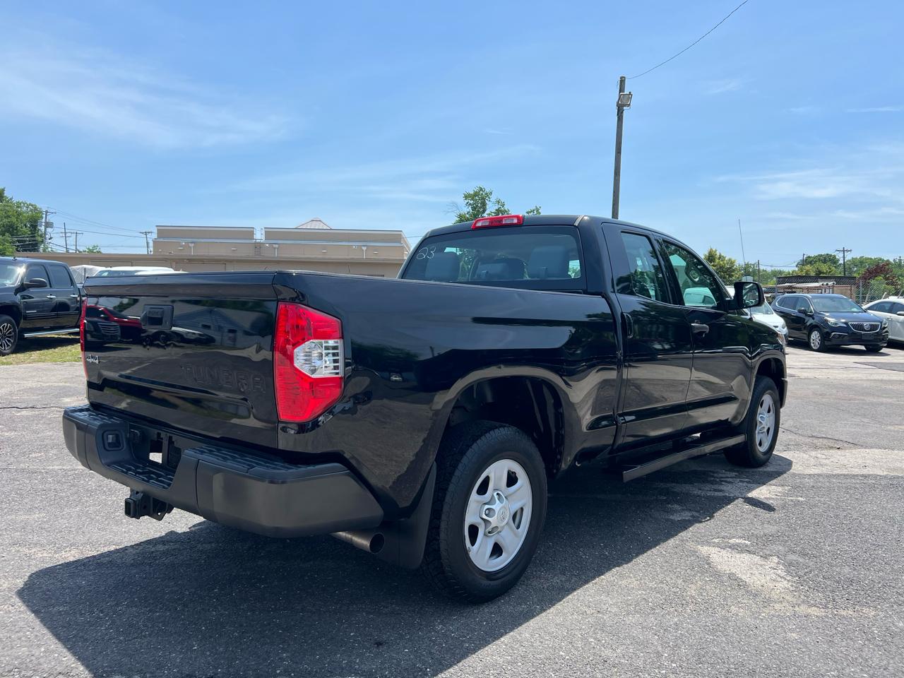 Toyota Tundra SR5 4.6L V8 Double Cab 4WD 2018