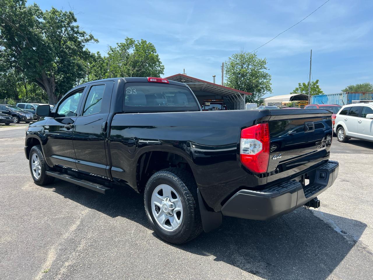 Toyota Tundra SR5 4.6L V8 Double Cab 4WD 2018