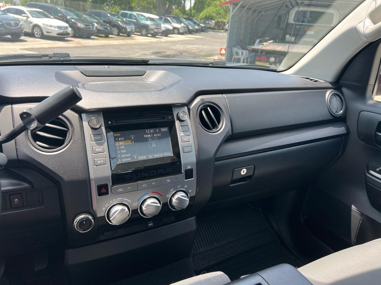 Toyota Tundra SR5 4.6L V8 Double Cab 4WD 2018