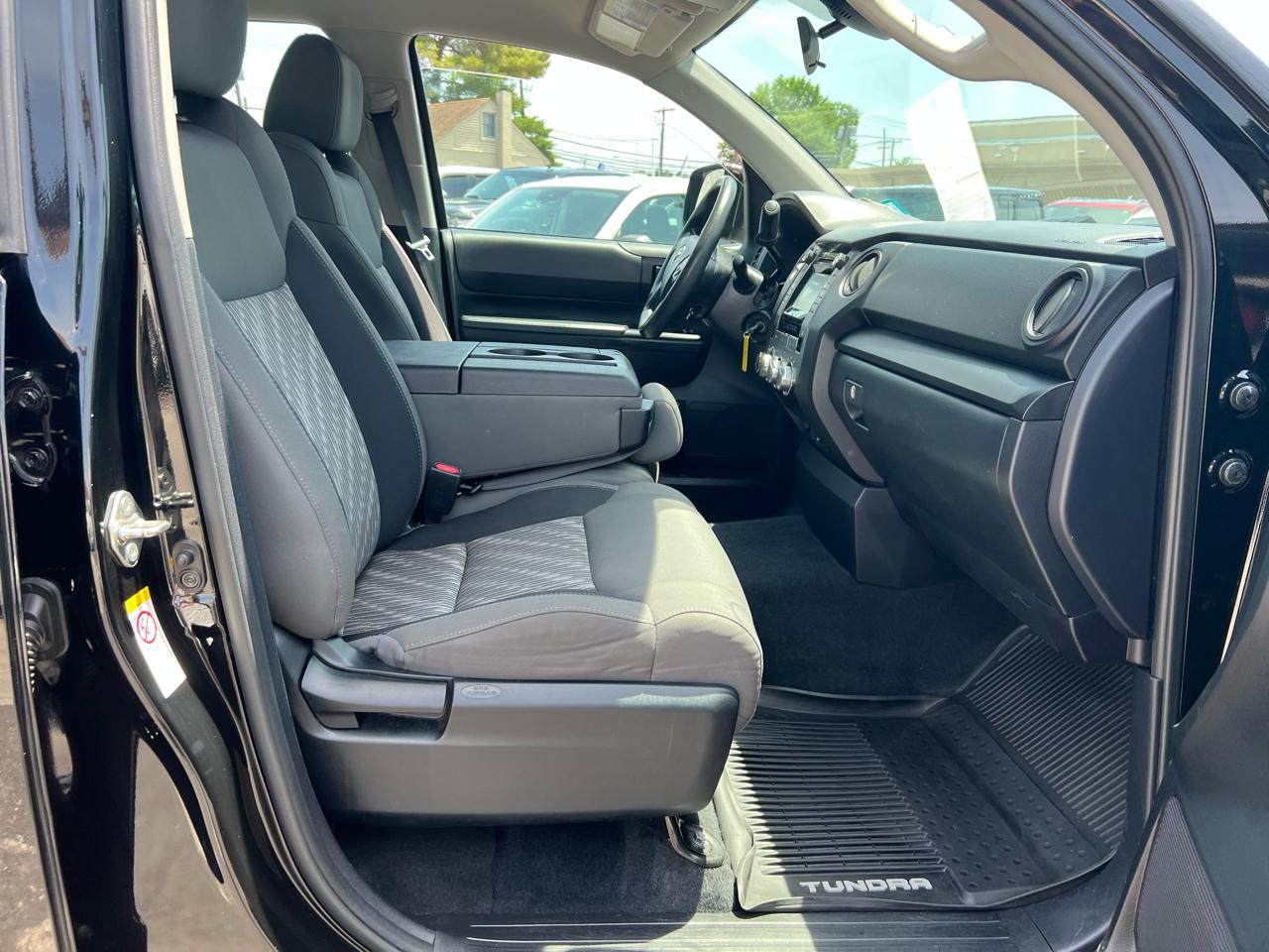 Toyota Tundra SR5 4.6L V8 Double Cab 4WD 2018