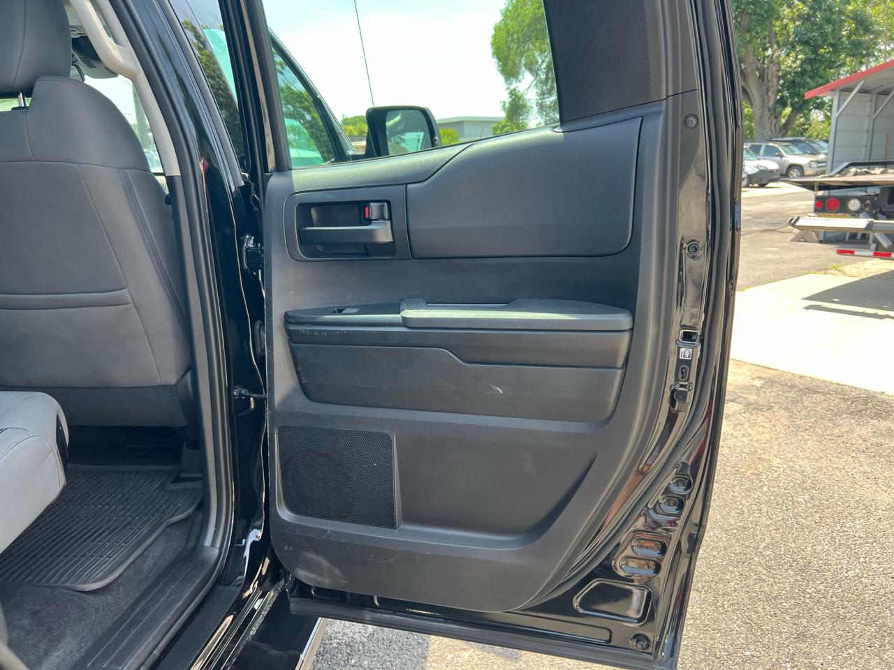 Toyota Tundra SR5 4.6L V8 Double Cab 4WD 2018
