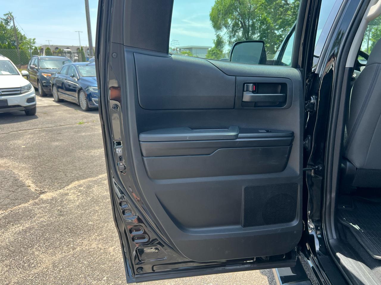 Toyota Tundra SR5 4.6L V8 Double Cab 4WD 2018