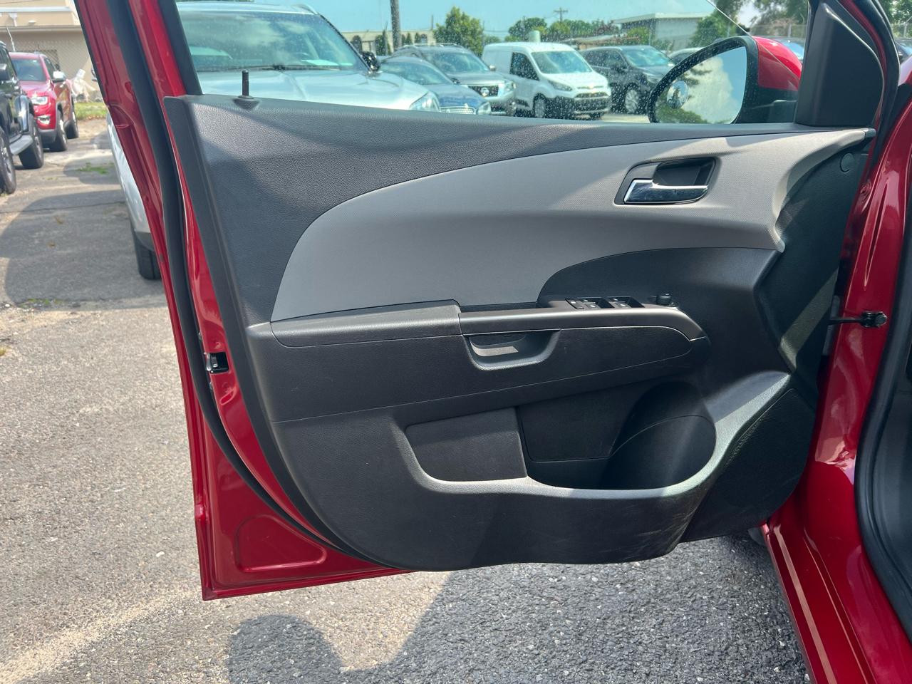 Chevrolet Sonic LT Auto 5-Door 2013