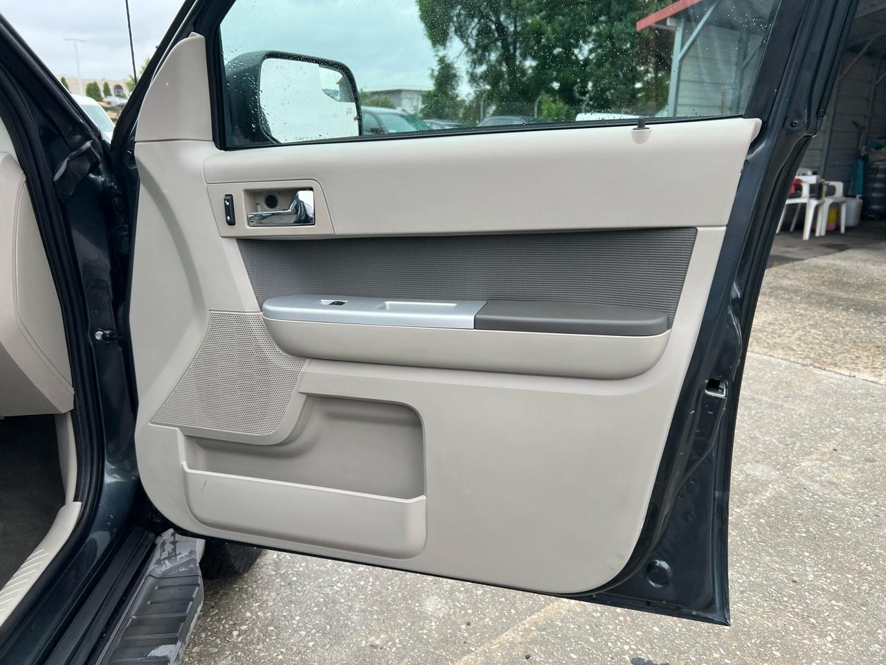 Mercury Mariner Premier I4 2WD 2010