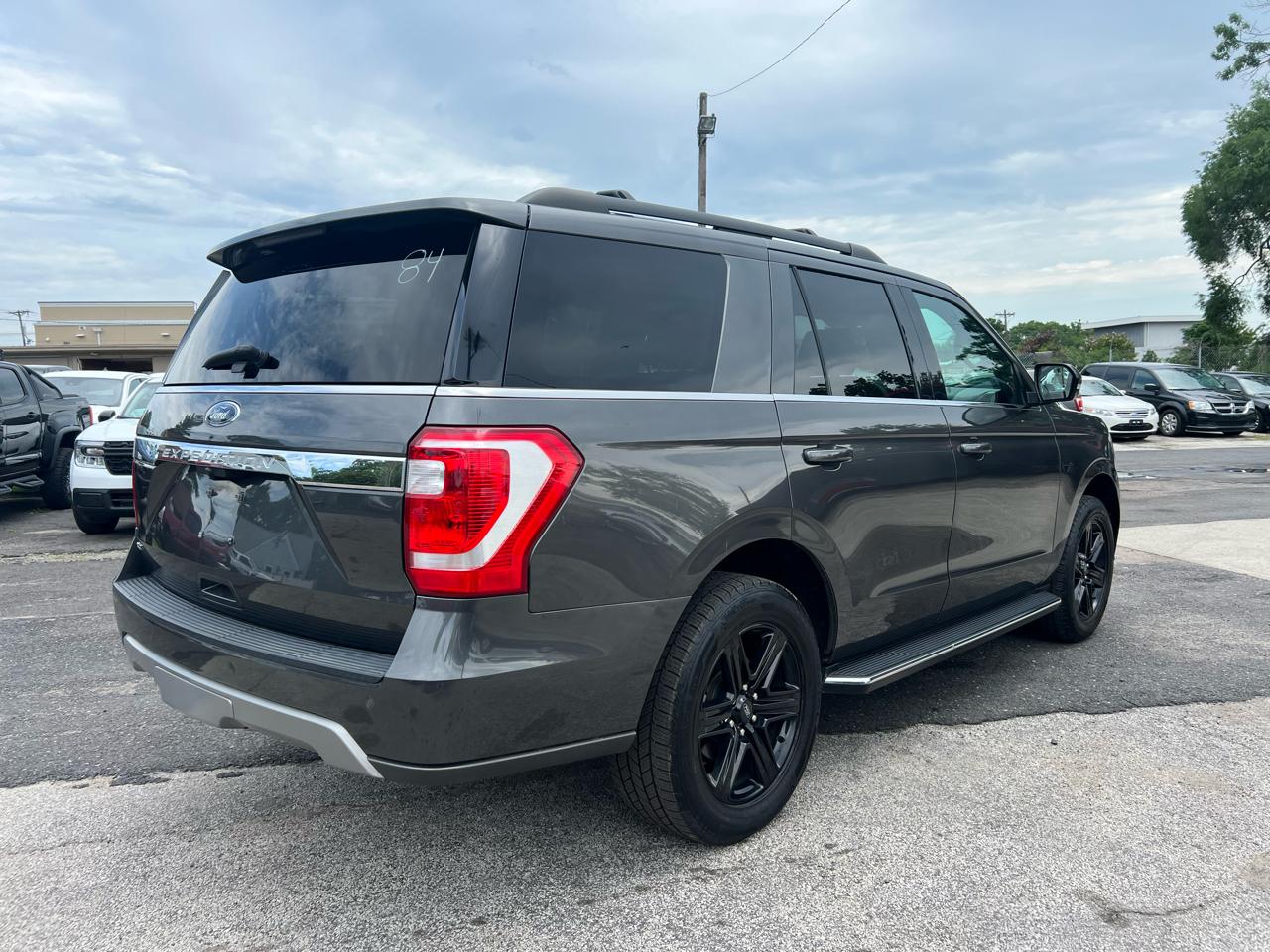 Ford Expedition XLT 4WD 2021