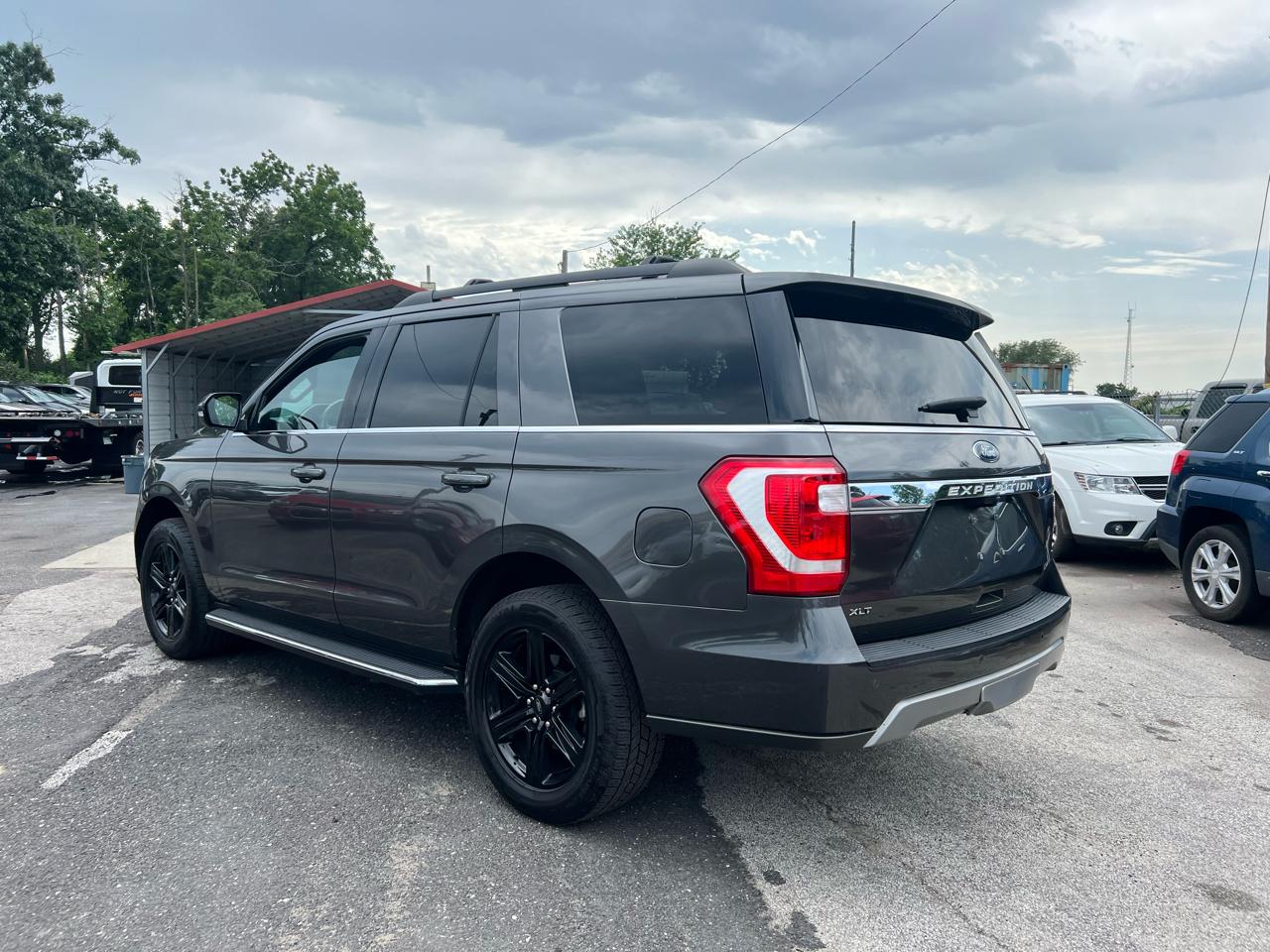 Ford Expedition XLT 4WD 2021