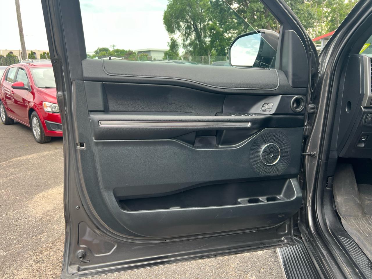 Ford Expedition XLT 4WD 2021