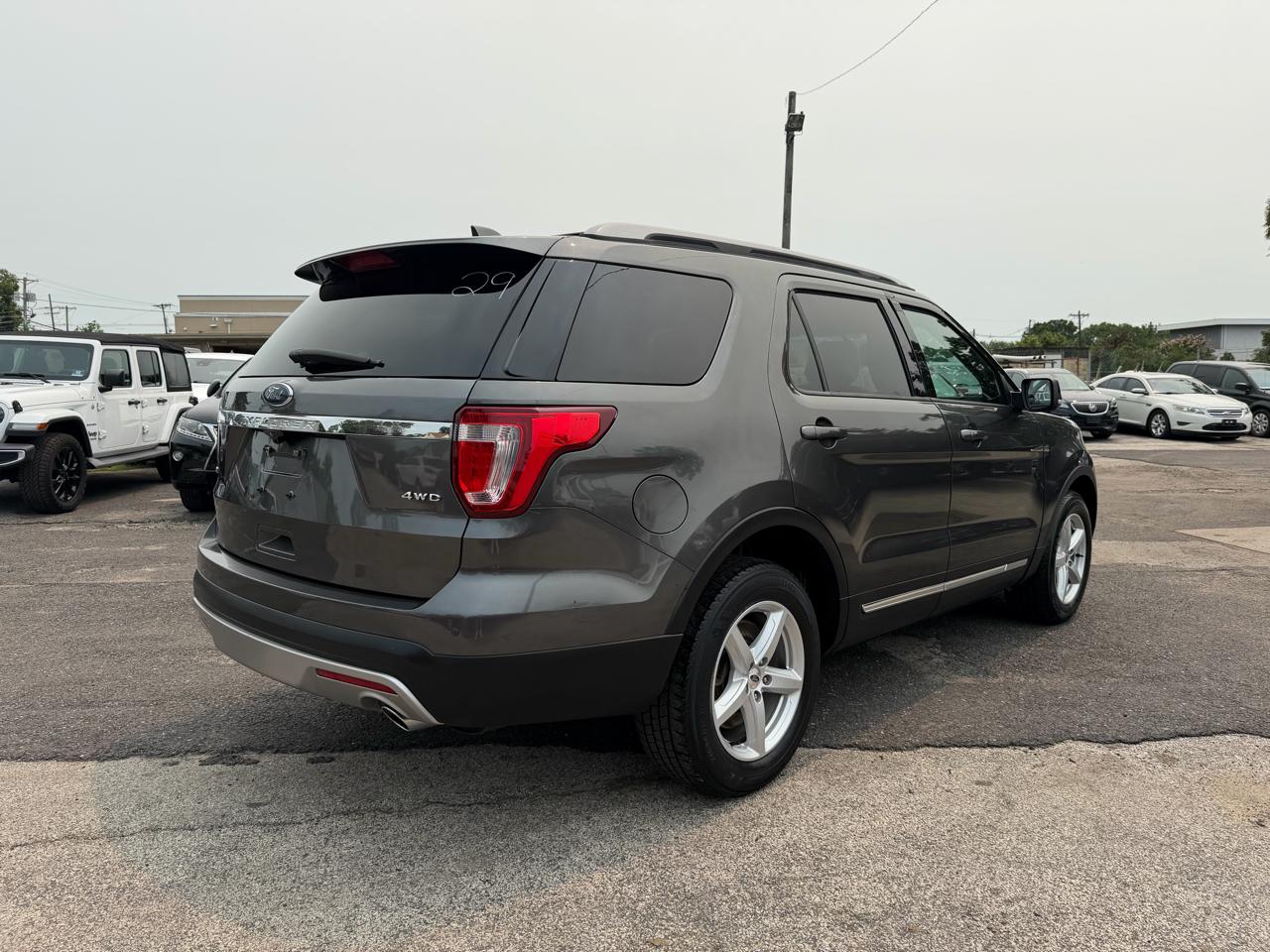 Ford Explorer 4dr XLT 4WD 2017
