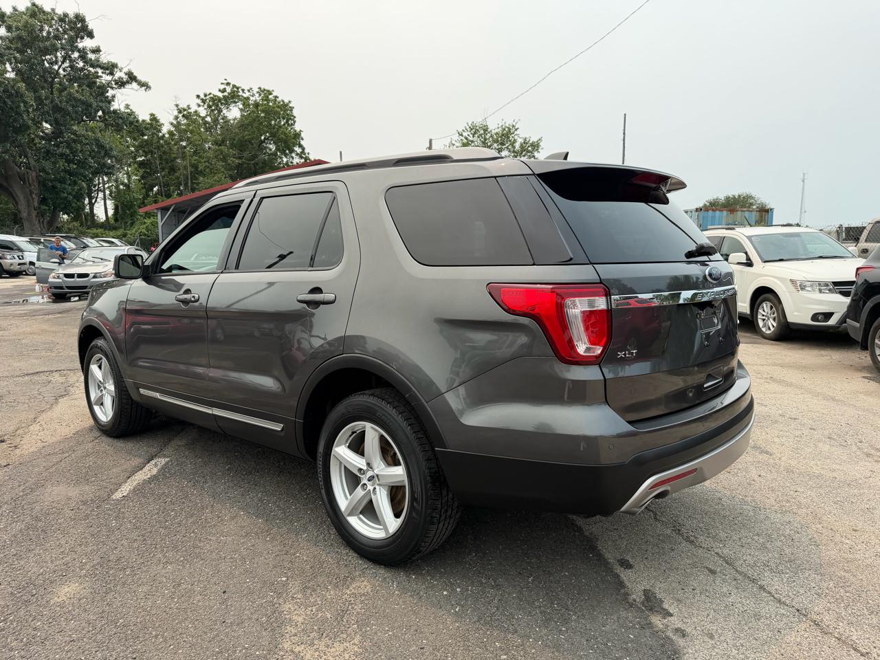Ford Explorer 4dr XLT 4WD 2017