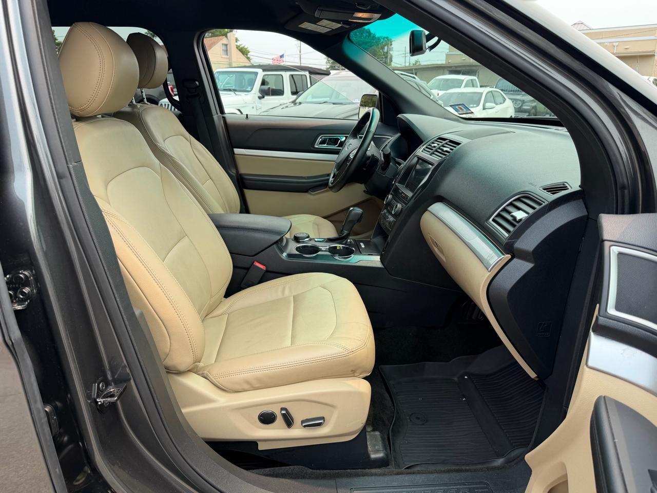 Ford Explorer 4dr XLT 4WD 2017