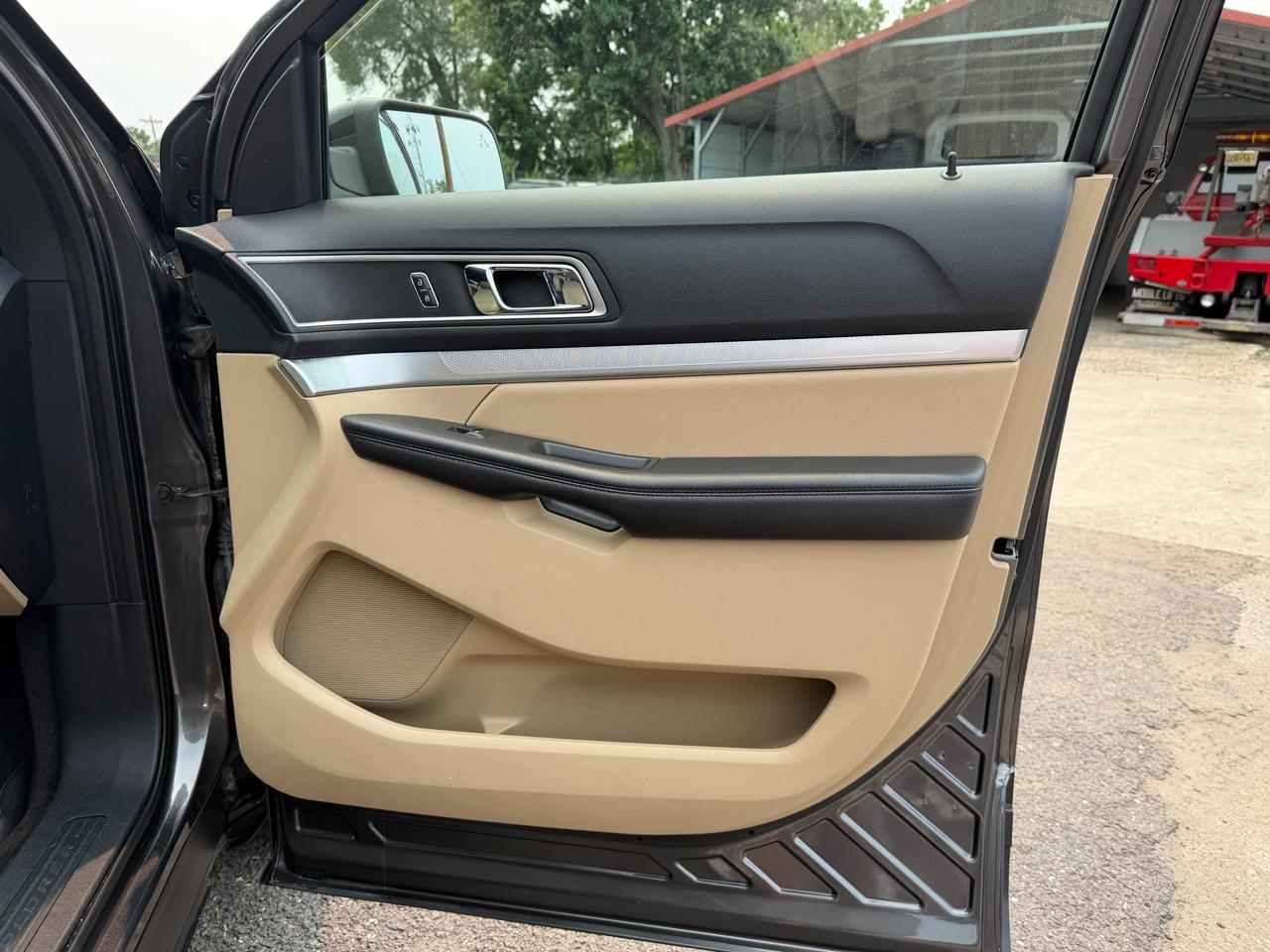 Ford Explorer 4dr XLT 4WD 2017