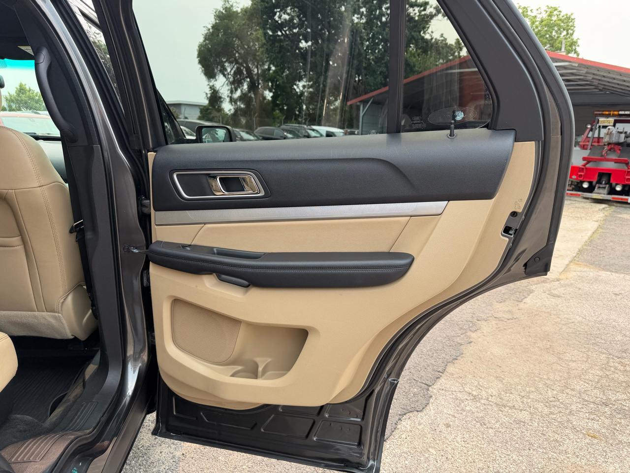 Ford Explorer 4dr XLT 4WD 2017