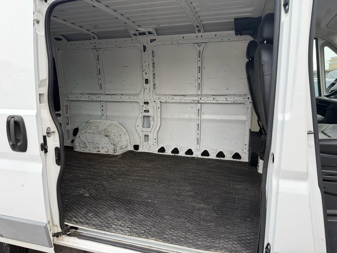 RAM Promaster 1500 Low Roof Tradesman 136-in. WB 2016