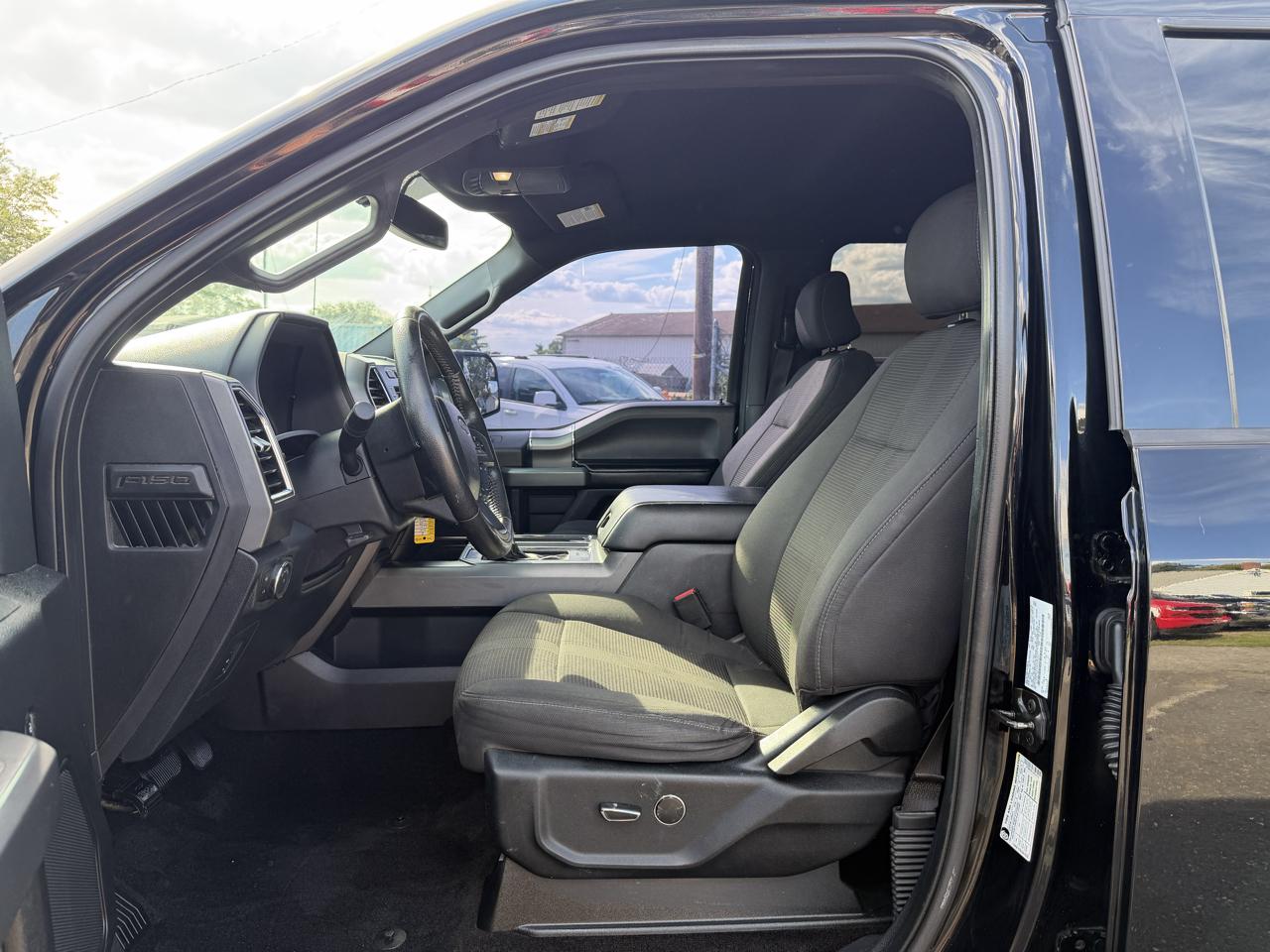 Ford F-150 4WD SuperCrew 145" FX4 2016