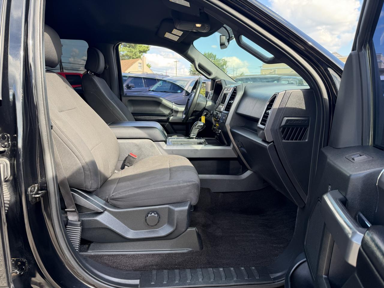 Ford F-150 4WD SuperCrew 145" FX4 2016