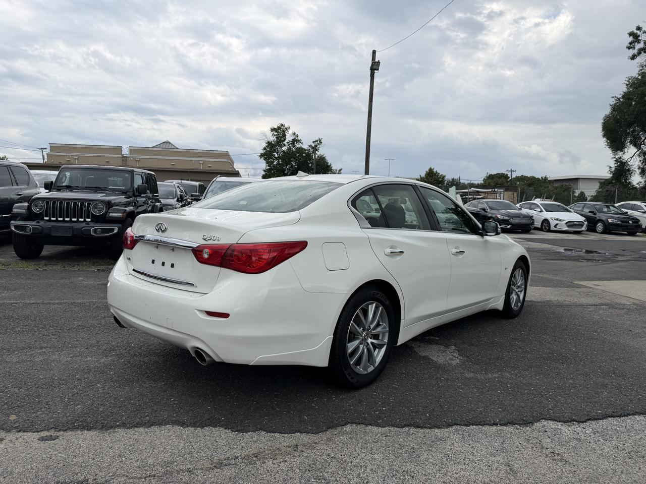 Infiniti Q50 Base AWD 2015