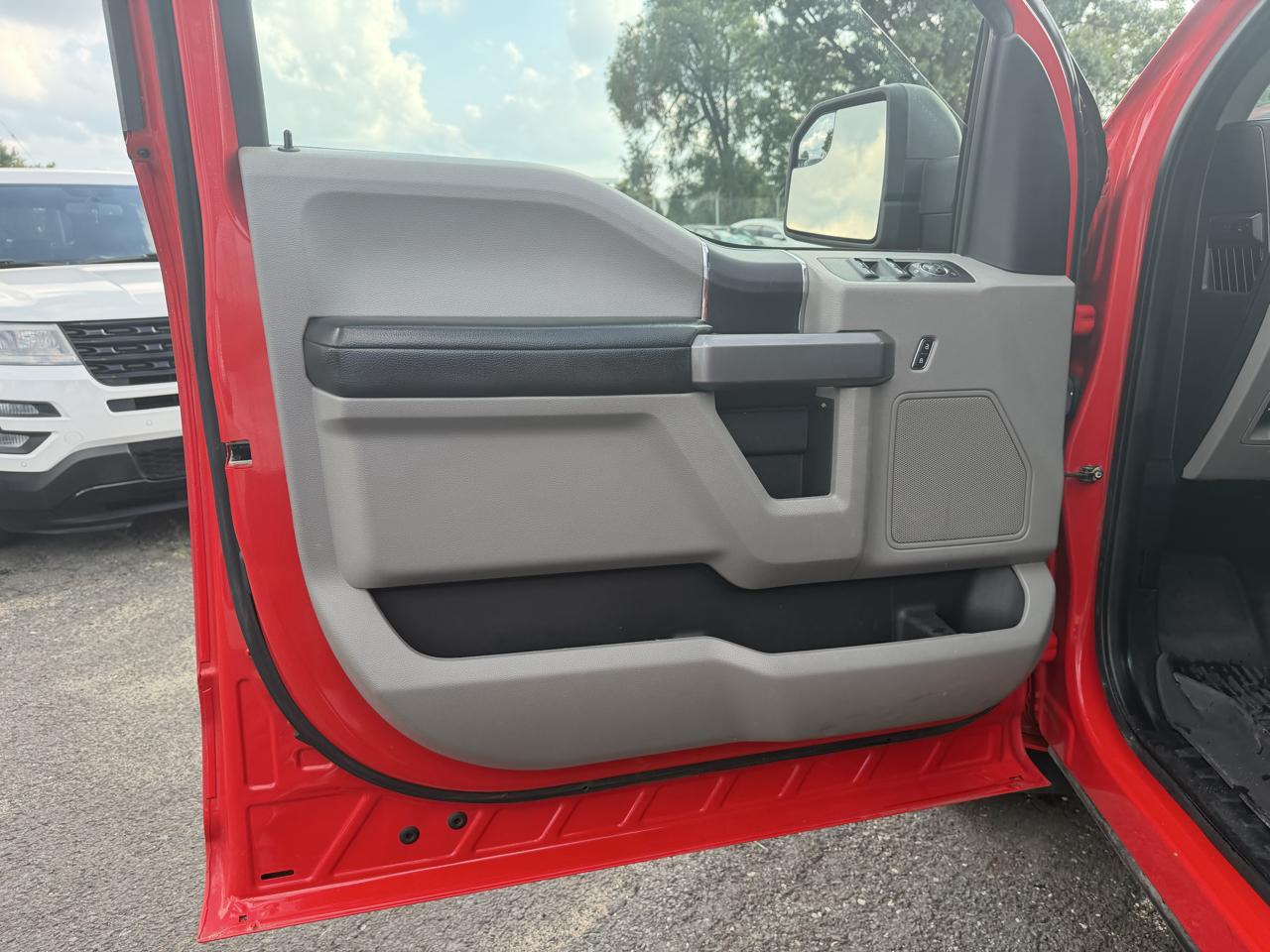 Ford F-150 4WD SuperCrew 150" XLT 2019