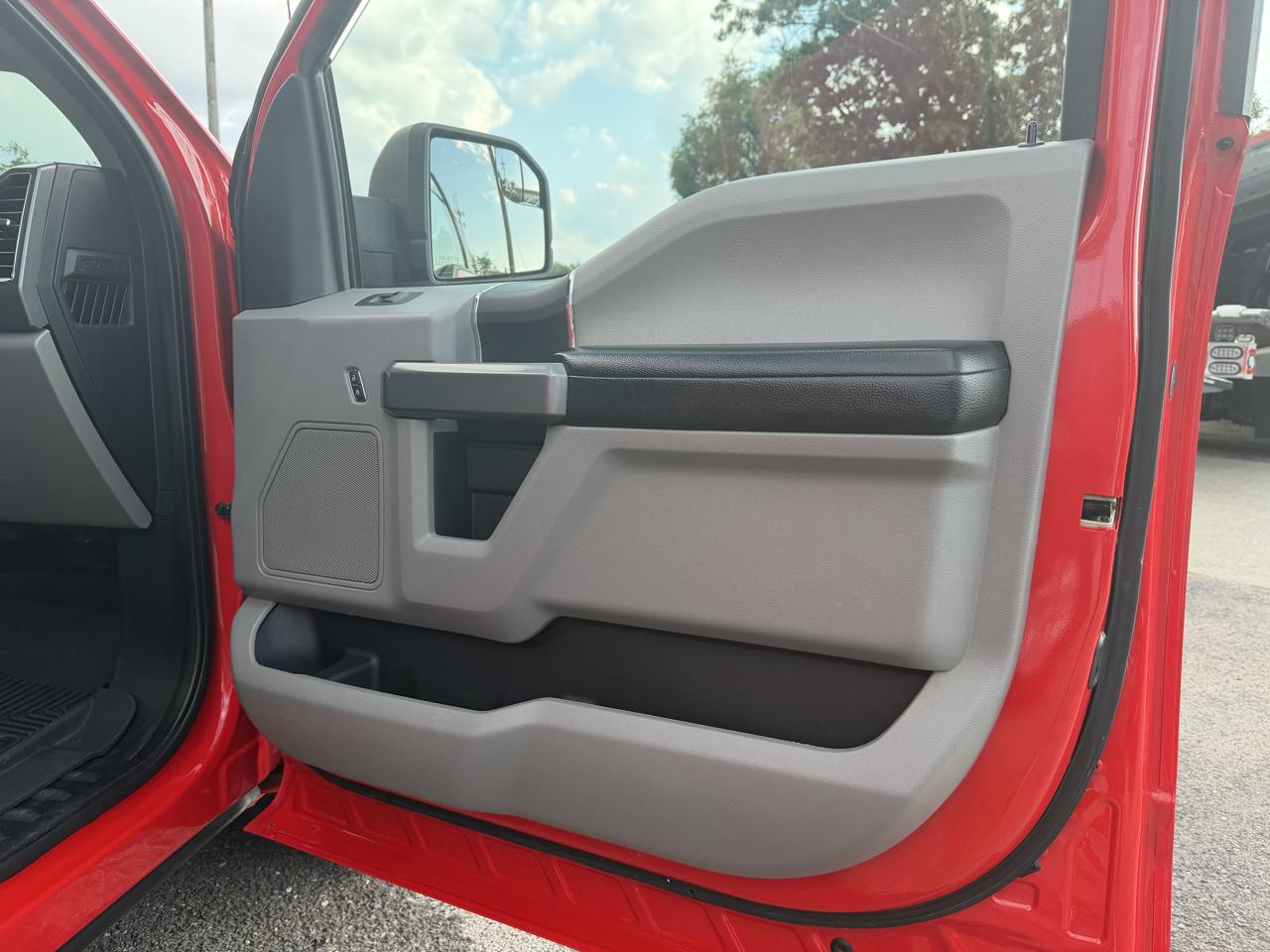 Ford F-150 4WD SuperCrew 150" XLT 2019