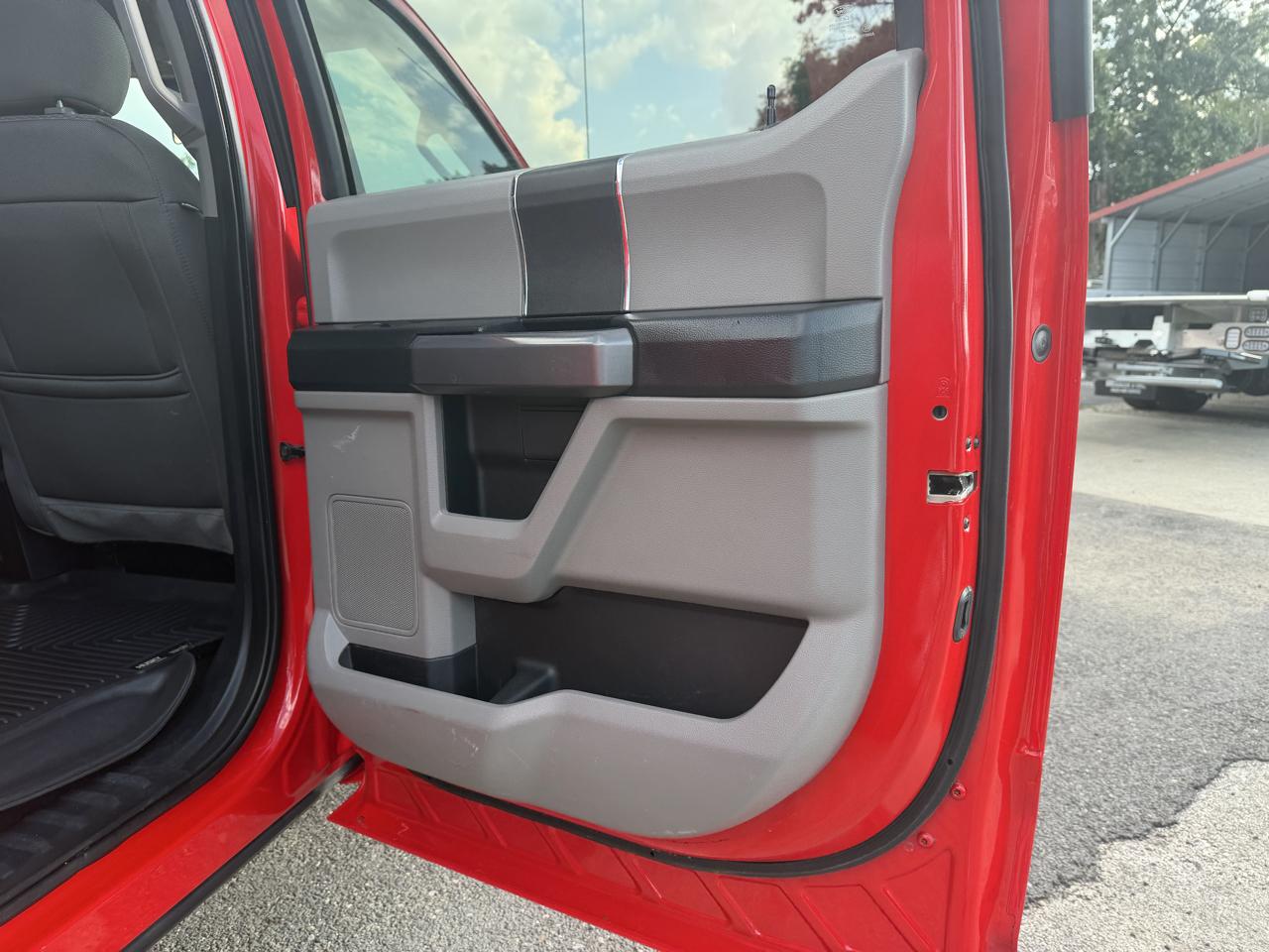 Ford F-150 4WD SuperCrew 150" XLT 2019