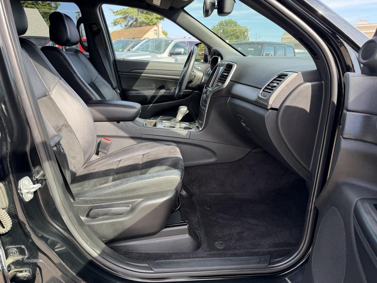 Jeep Grand Cherokee Laredo 4WD 2017